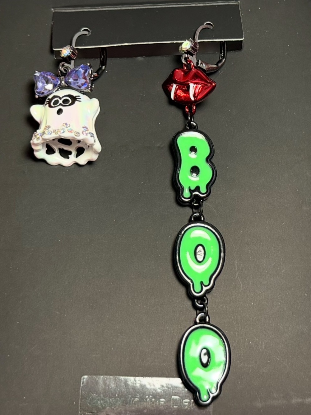 NWT Betsey Johnson Spooky Cute Ghost- Green 'BOO' Dangle mismatched Earrings - Picture 2 of 4